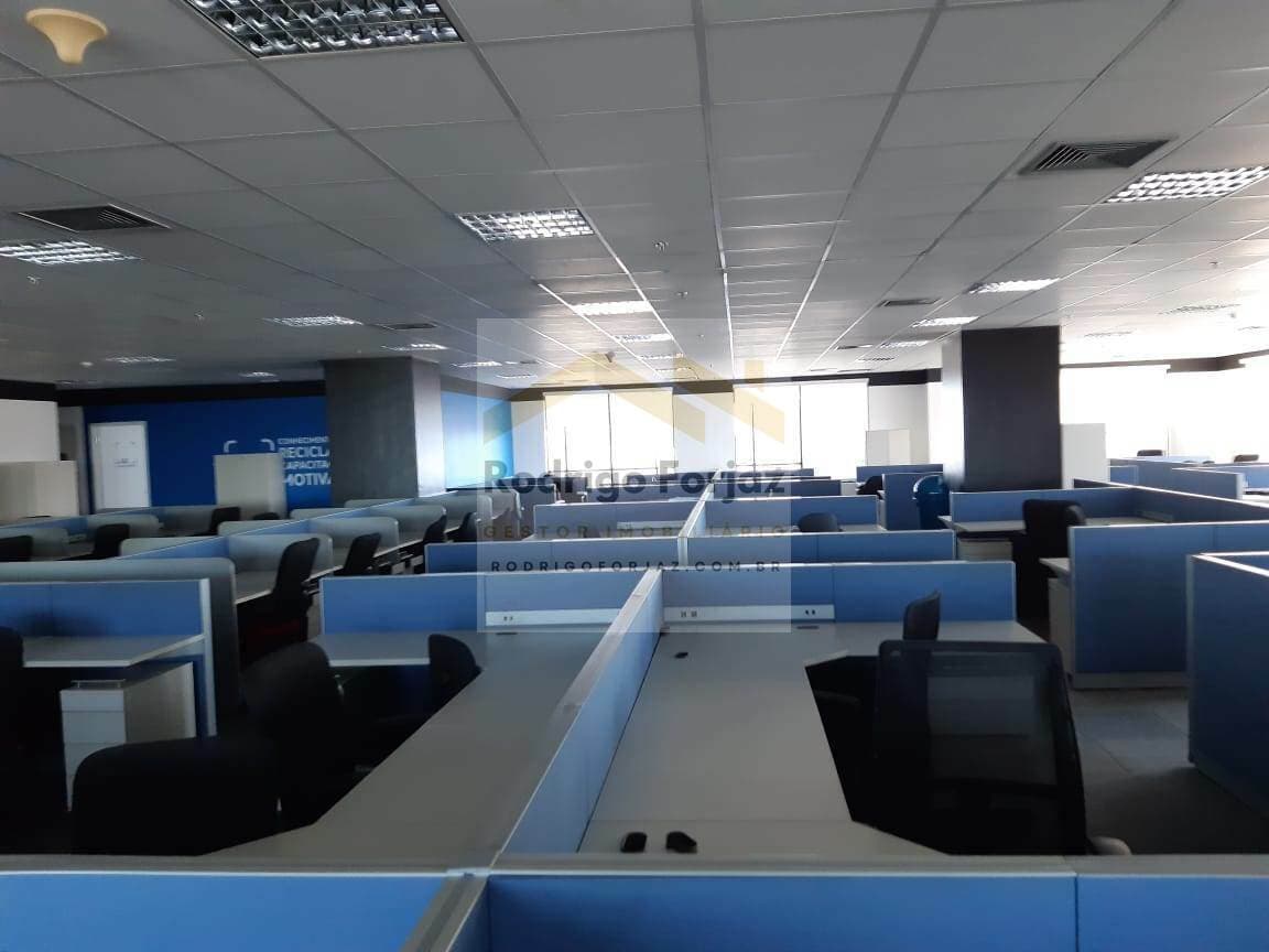 Edifício West Side - VENDA - Conjunto 100% MOBILIADO com estações de trabalhos divididos em baias, armários altos e baixos, mesas e cadeiras, sala de gerência, diretoria e reunião. Possui 621,69m2 de área útil, 04 conjuntos de banheiro masculino/feminino