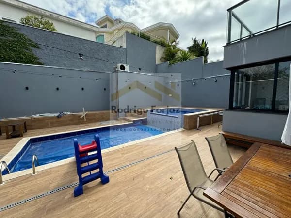 CASA NOVA À VENDA NO VALVILLE 1 - FINALIZADA/2024 - PERTO PORTARIA - A/C:400M², A/T: 400M², 06 Dorms (06 suítes), 04 Vagas