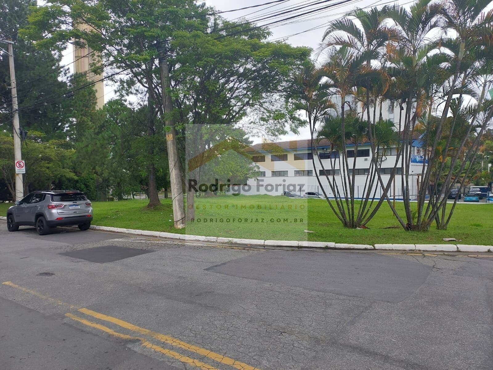 LOCAÇÃO de Terreno DE ESQUINA no Tamboré Empresarial com 1.740 m². TERRENO PLANO.