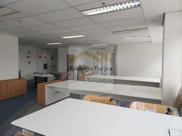 Sala 100% MOBILIADA Centro Administrativo Rio Negro LOCAÇÃO - Alphaville - A/C:339,09m², 09 Vagas