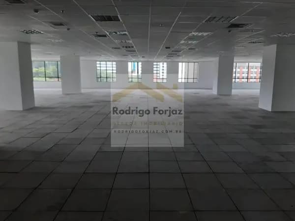 Laje comercial VENDA no West Side com 577,74 m²,Conceito OPEN SPACE, com Piso elevado, Forro, Luminárias, Ar Condicionado dutado, 4 Banheiros completos com mictório, 2 Copas, 14 Vagas