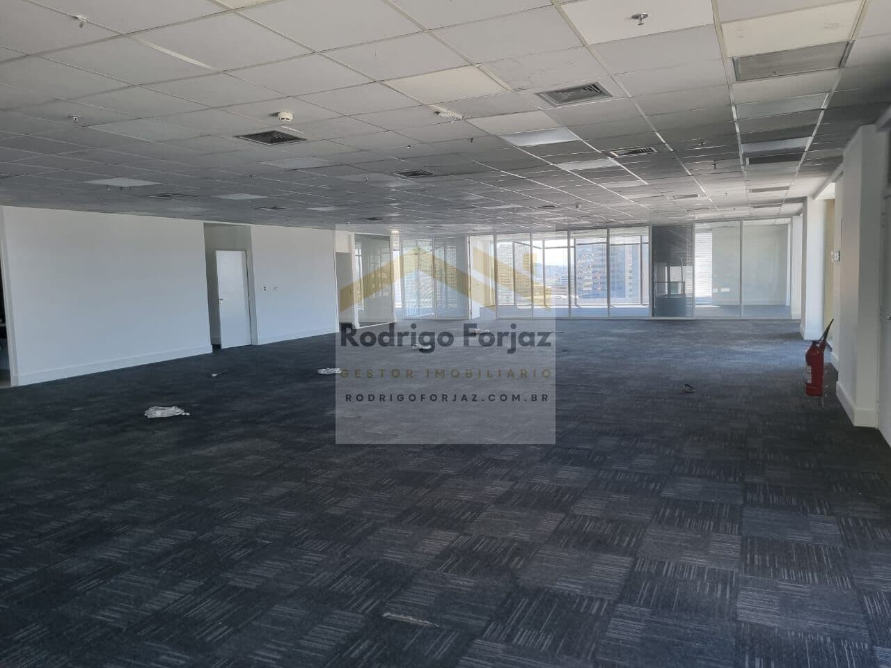 EXCELENTE ANDAR (LAJE) COMERCIAL P/ LOCAÇÃO - COND. WEST POINT - 1.320,64m², DIVISÓRIAS EM VIDRO, 40 VAGAS