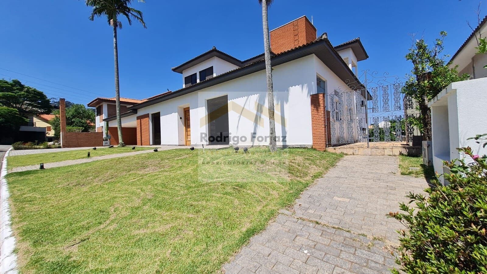 Ótima casa de alto padrão, Residencial 05, A/C: 620M², A/T: 850M², 04 Dorms (04 suítes) 10 Vagas