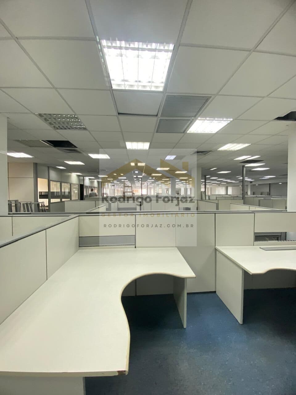 EXCELENTE PRÉDIO COMERCIAL MONOUSUÁRIO REFORMADO À VENDA C/ TÉRREO + 01 ANDAR, A/C: 3.000M2, A/T: 5400M2, 80 VAGAS