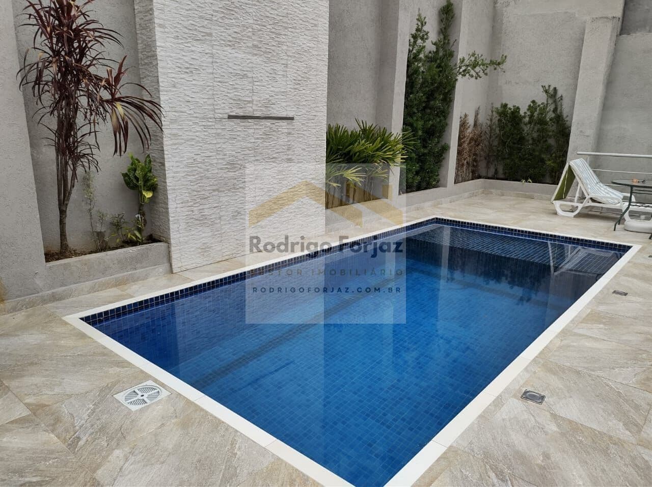 Casa em Condomínio à Venda VALVILLE 1 Alphaville - 4 Suítes