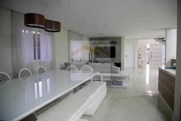 Casa em Santana de Parnaíba - Alphaville