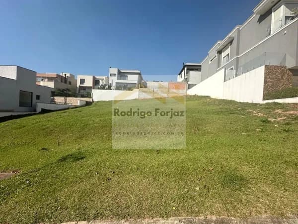 EXCELENTE TERRENO À VENDA CONDOMÍNIO ITAHYÊ ALPHAVILLE/SP - LEVE ACLIVE - A/T: 420M², PRÓXIMO A PORTARIA