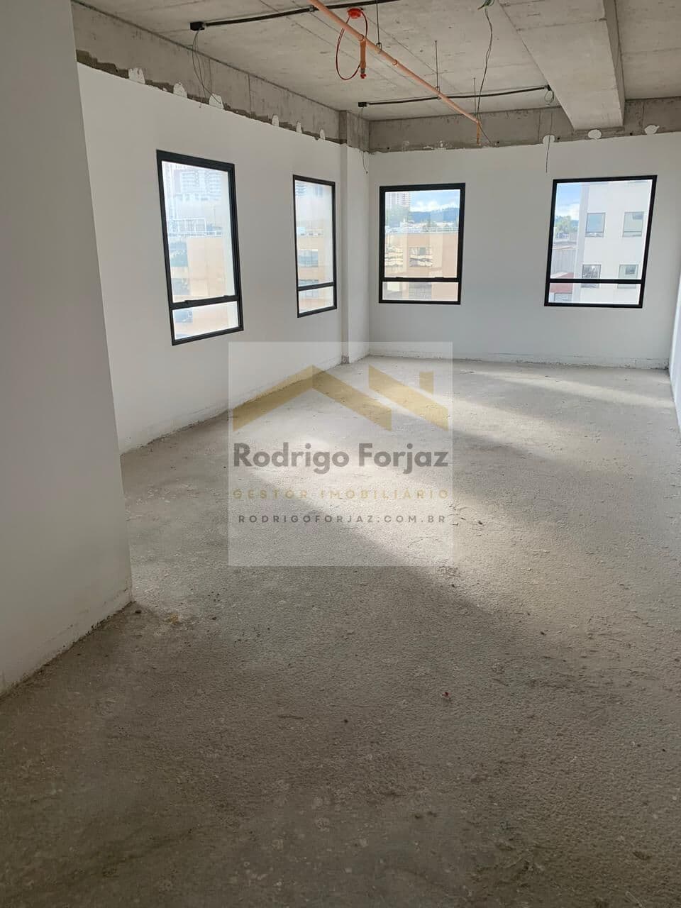EXCELENTE SALA À VENDA - ED.CEA I ALPHAVILLE/SP - A/C:50m², Conforme Entregue pela Construtora, 01 Vaga