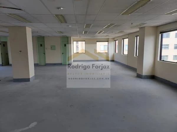 EXCELENTE SALA LOCAÇÃO COND. PLAZA ALPHAVILLE - A/C: 216m² - 04 Vagas
