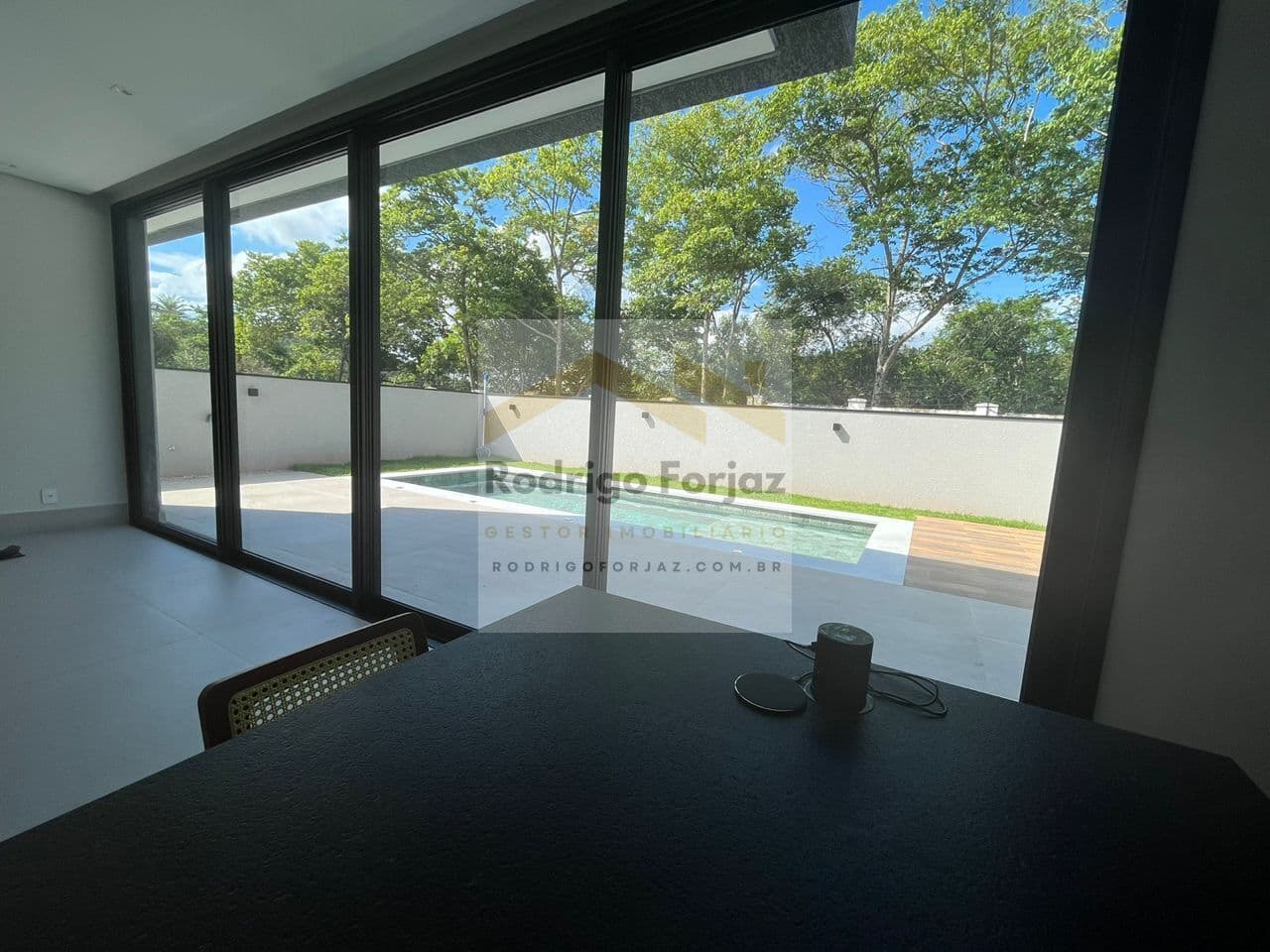 EXCELENTE CASA COND. GÊNESIS 1-MODERNA C/ CONCEITO ABERTO,A/C:371m2,A/T:420m2,05 Dorms(05 suítes),04 Vagas
