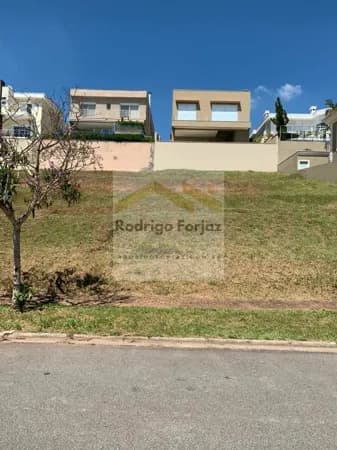 LINDO LOTE - LEVE ACLIVE - MEIO DE QUADRA - MURADO - CONDOMÍNIO GÊNESIS 1 - Metragem 420,00 m2