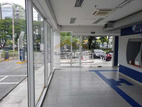 EXCELENTE LOJA P/ LOCAÇÃO IMEDIATA - ALPHAVILLE/SP - AVENIDA MOVIMENTADA - A/C:372m², Ar Cond, 10 VAGAS (04 Frente Loja)