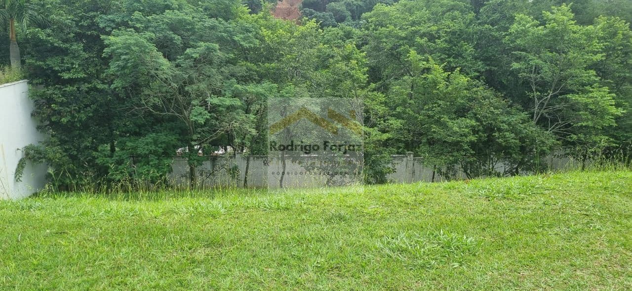 LINDO LOTE - DECLIVE - FUNDO PARA A MATA - CONDOMÍNIO GÊNESIS 1 - Metragem 450m²