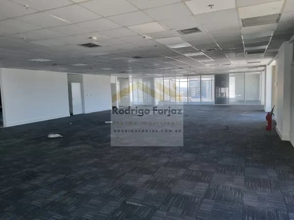 EXCELENTE ANDAR (LAJE) COMERCIAL À VENDA - COND. WEST POINT - 1.320,64m², DIVISÓRIAS EM VIDRO, 40 VAGAS