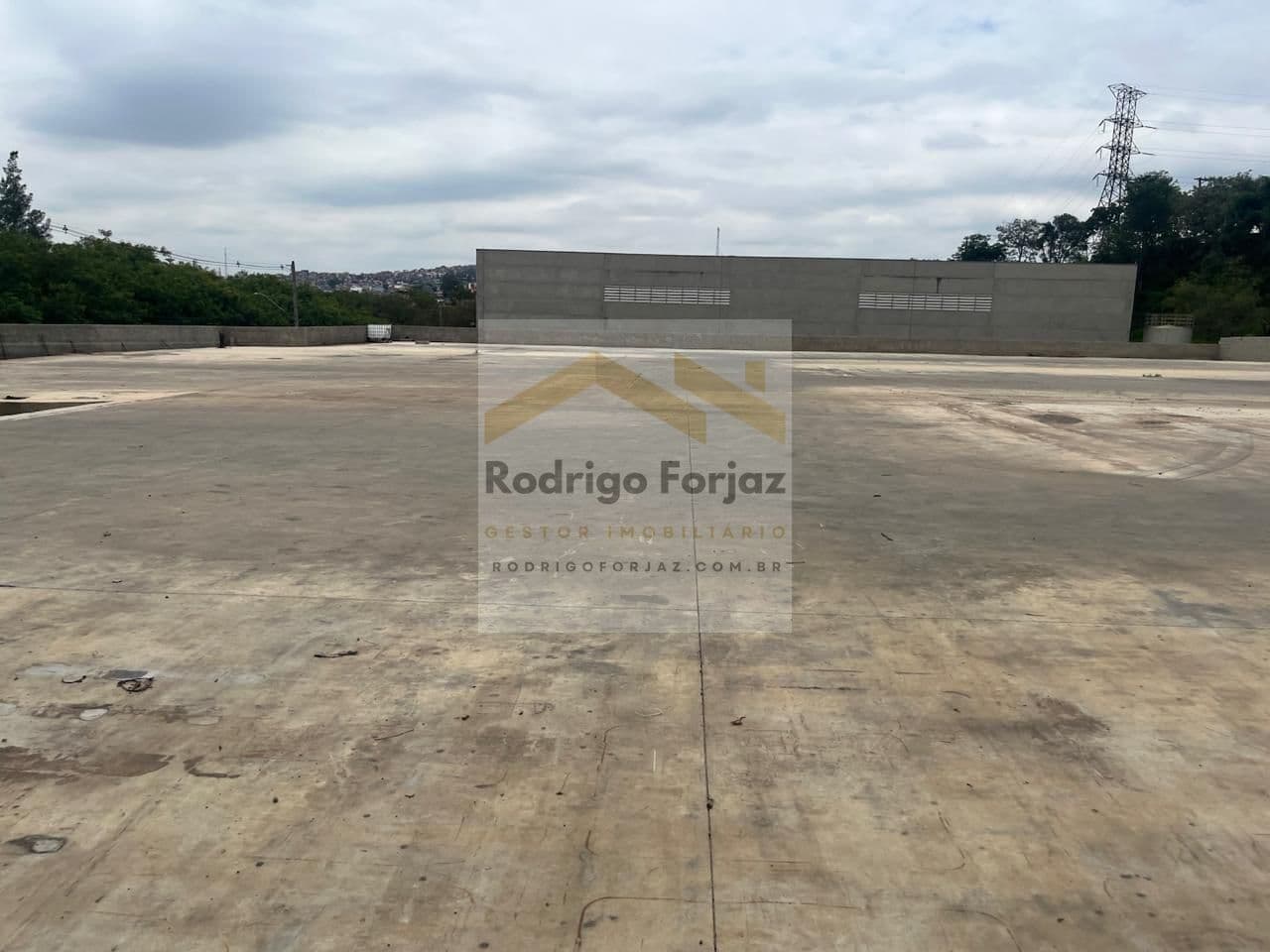 ÁREA INDUSTRIAL À VENDA CONDOMÍNIO FECHADO EM JANDIRA/SP - A/T: 5.800m², ÁREA 100% OPERACIONAL, zoneamento Z1 Industrial