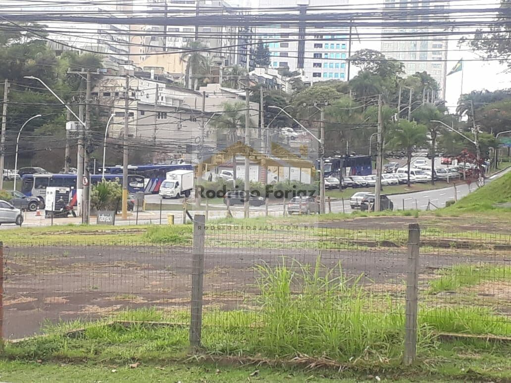 EXCELENTE TERRENO PLANO DE ESQUINA À VENDA EM UMA LOCALIZAÇÃO NOBRE DE ALPHAVILLE/SP, A/T: 6.240m²