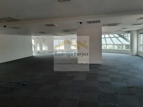 EXCELENTE SALA COMERCIAL EDIFÍCIO MONTE CARLO TRADE CENTER - LOCALIZAÇÃO EXCELENTE - OPENSPACE - 544m² de área útil, 10 vagas