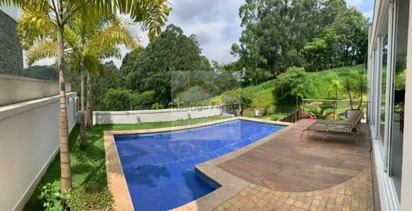 OPORTUNIDADE ÚNICA-VENDA-CASA DE ESQUINA-CONDOMÍNIO VILA SOLAIA ALPHAVILLE- Casa de Esquina com 433,00 m² de Área Construída, 460,00 m² de Área de Terreno, Sem Vizinho de Frente, Sem Vizinho de Fundo, Um Vizinho Lateral. Final de Rua.