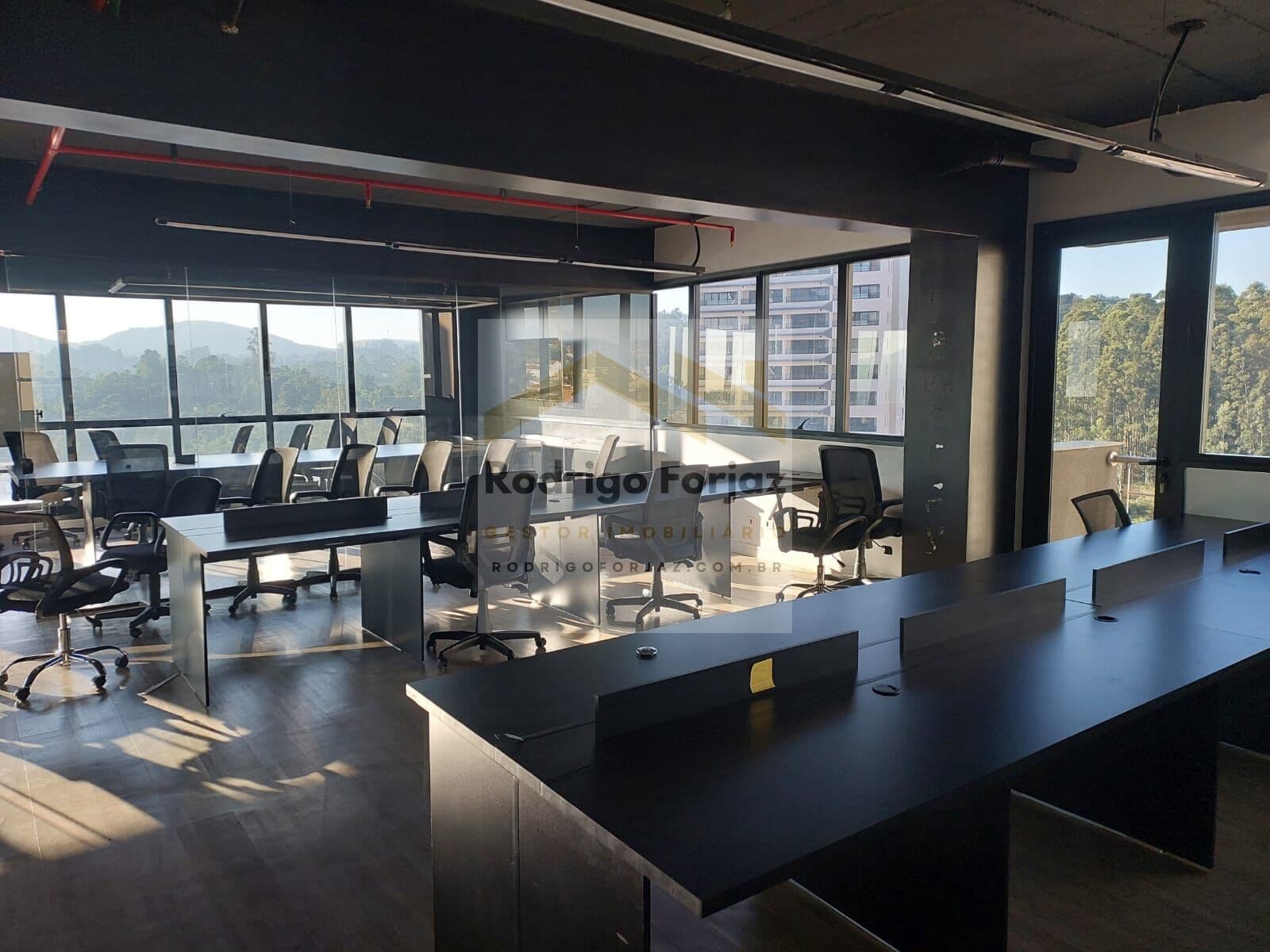 EXCELENTE SALA COMERCIAL 100% MOBILIADA - A/C: 230m²,Copa,Divisórias em Vidro,A/C,06 Vagas