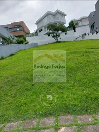 EXCELENTE TERRENO À VENDA EM ACLIVE - COND. ALPHA SITIO - A/T: 448m2