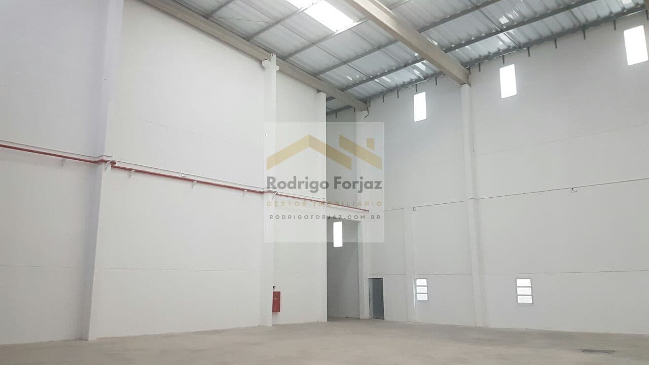 GALPÃO NO CENTRO EMPRESARIAL RAPOSO TAVARES - LOCAÇÃO- 1.185m² A/T, 1.000m² A/C, 800m² A/F, 200m² A/E - 03 DOCAS