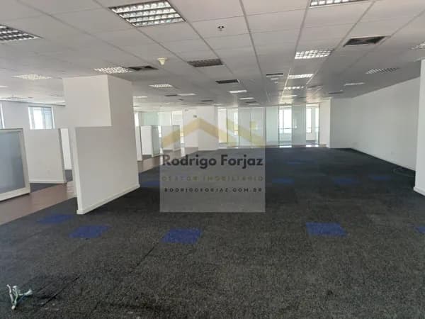 EXCELENTE ANDAR COMERCIAL LOCAÇÃO ED. WEST SIDE - A/C:621,69m²,OPEN SPACE c/ 06 Baias + 07 Salas,Persianas,Carpete,Luminárias,Ar cond. central,02 Copas c/ Armários,14 Vagas
