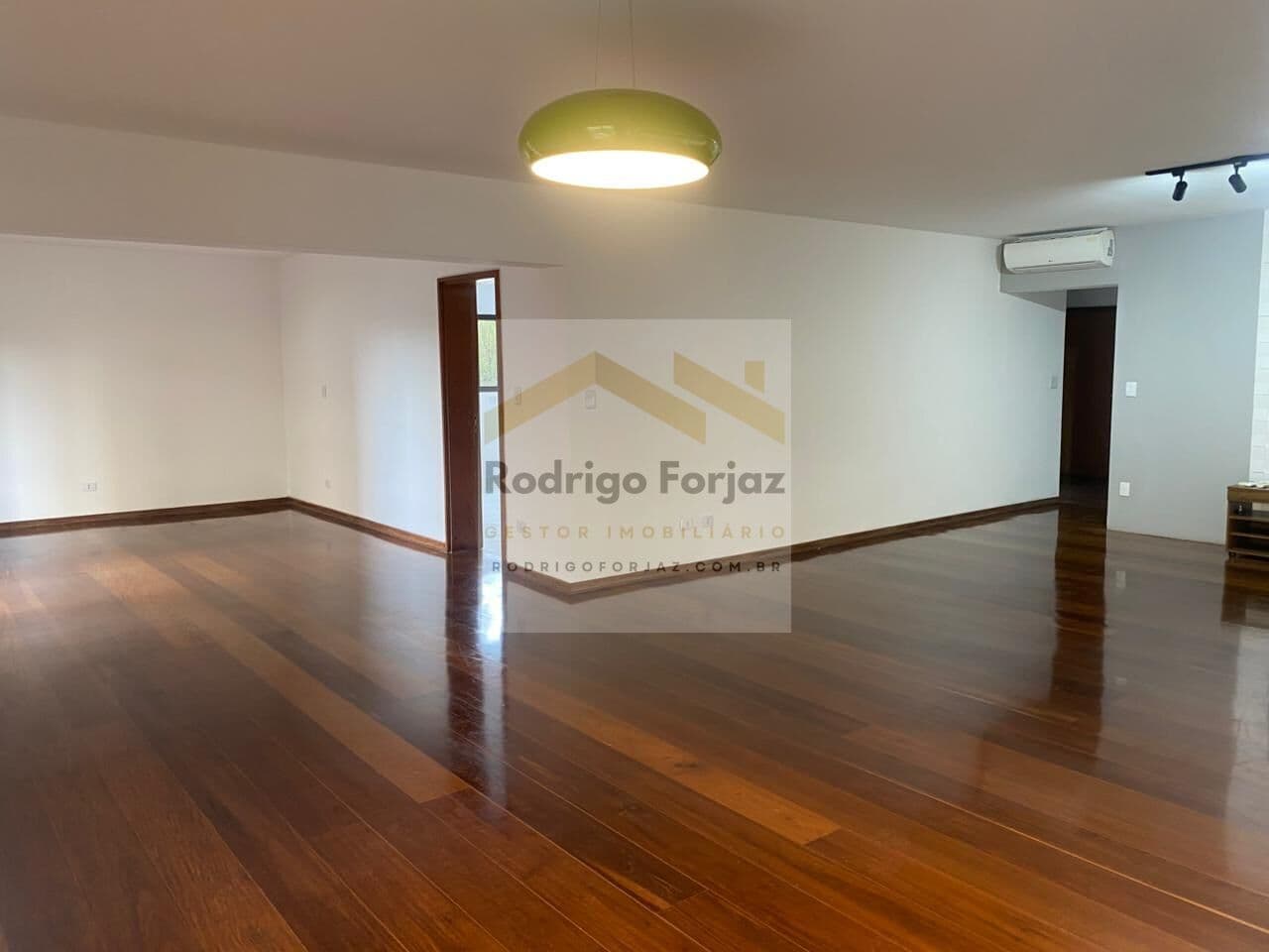 EXCELENTE APTO LOCAÇÃO – UM APTO P/ ANDAR: A/C:320m², 04 Dorms (03 Suítes), 04 Vagas