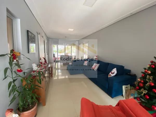 EXCELENTE CASA À VENDA COND. GÊNESIS I EM ALPHAVILLE - A/C:250m2, A/T:464 m², 04 dorms (02 suítes), 04 Vagas