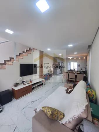 Casa em Condomínio NOVA LOCAÇÃO, SEMI MOBILIADA - 02 Dorms (01 Suite c/ Closet), A/C: 128,32m², Piscina, 02 Vagas
