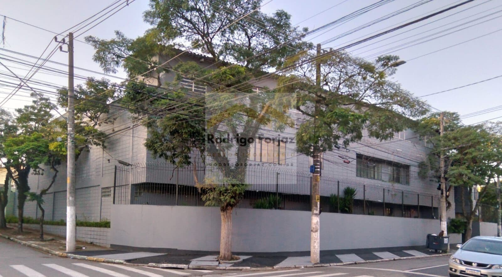 EXCELENTE GALPÃO À VENDA USO COMERCIAL/LOGÍSTICO - LOCALIZAÇÃO EXCELENTE BARUERI/SP - GALPÃO DE ESQUINA - A/C:2021,85m², A/FABRIL:1480m², PD:10/8m, 03 Docas Niveladas
