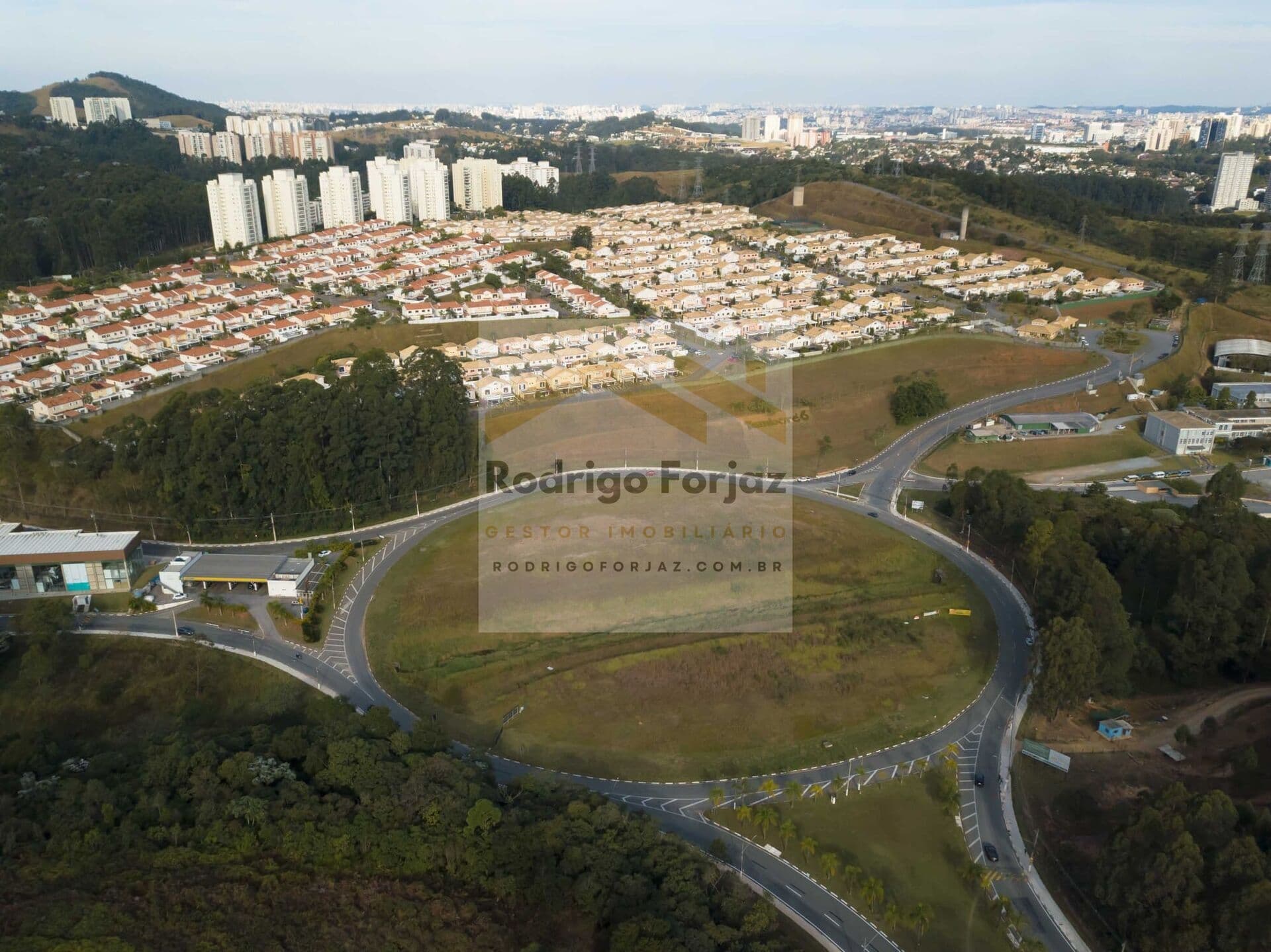 Terreno À VENDA (ROTATÓRIA) com 25.690m², no Tamboré, Santana de Parnaíba, excelente localização.