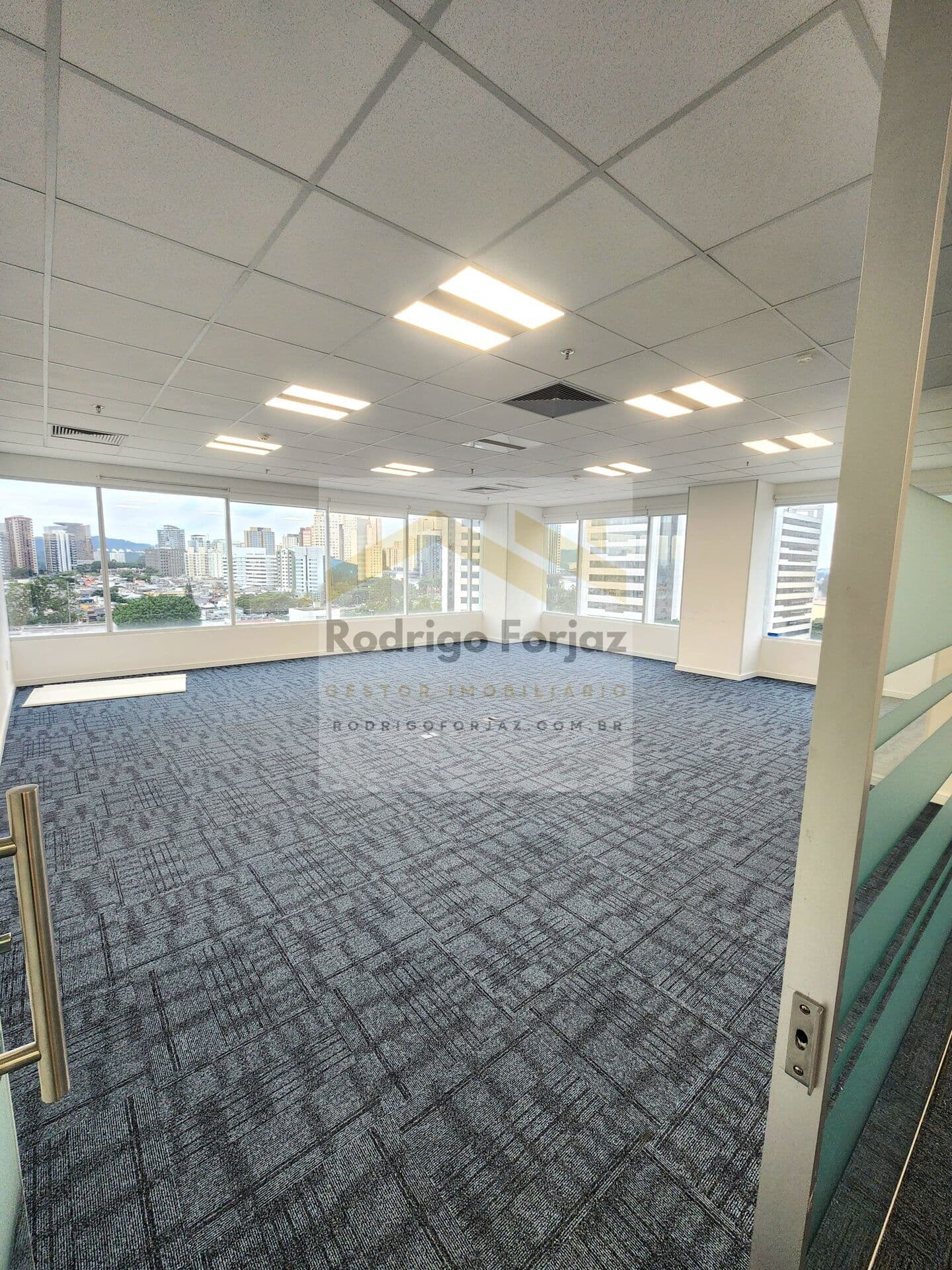 WEST CORP- Sala Corporativa OPEN SPACE c/ 998m², Piso Elevado, Ar-Condicionado VRF, Forro Modular, Luminárias, 20 Vagas
