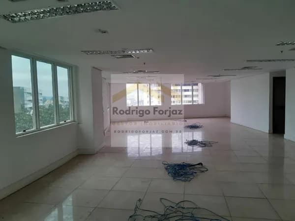 EXCELENTE SALA COND. STADIUM - VENDA - EM FRENTE AO ALPHA SHOPPING E AO CENTRO COMERCIAL- 212 m², 8 vagas, 6 banheiros