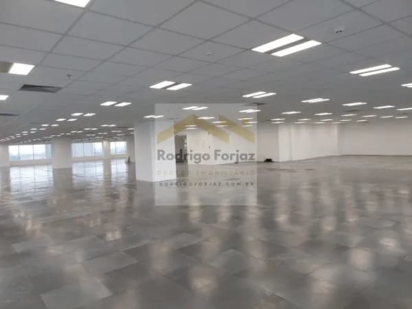 WEST CORP- Sala Corporativa OPEN SPACE c/ 498m², Piso Elevado, Ar-Condicionado VRF, Forro Modular, Luminárias, 11 Vagas