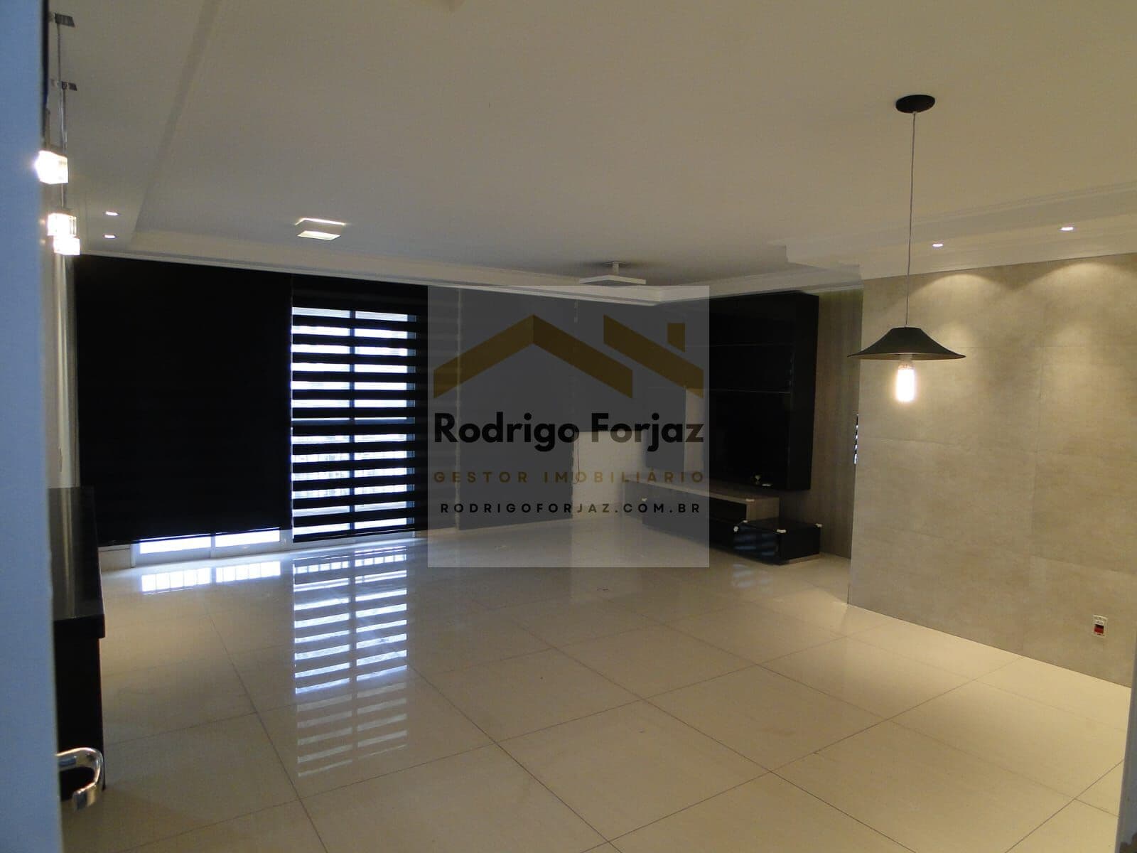 EXCELENTE APTO À VENDA COND. ALPHA STYLE - ANDAR ALTO - A/C: 97m², 02 DORMS (02 SUÍTES), CHURRASQUEIRA, 02 VAGAS