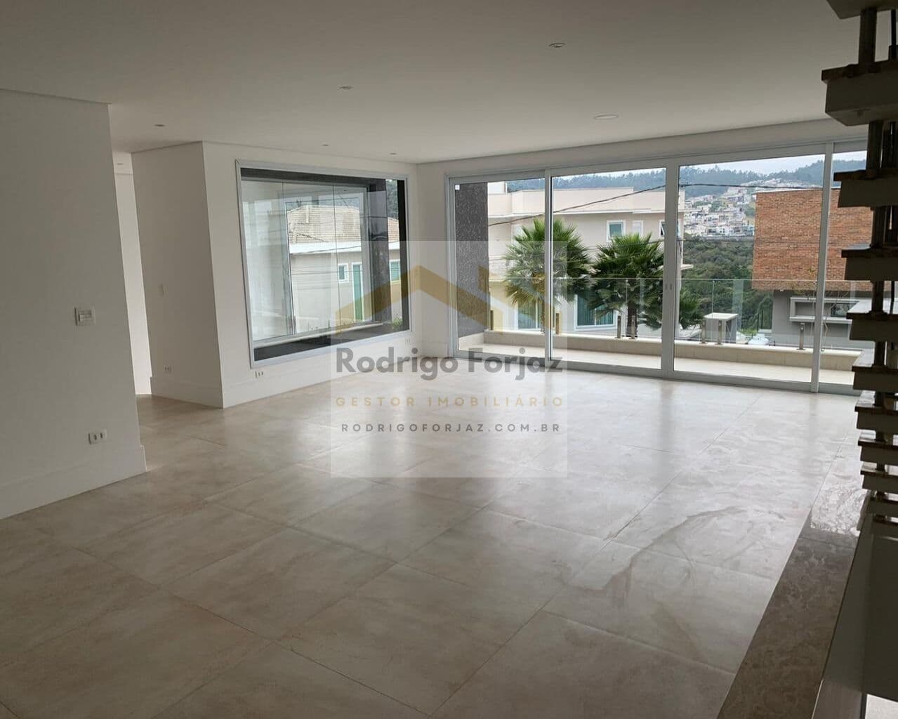 Casa – Nova - VENDA - Residencial Alphasítio - At: 690m², Ac: 450m², 04 dormitórios sendo 04 suítes