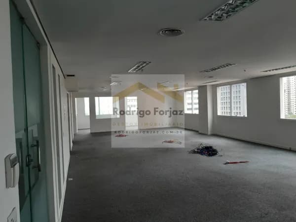 EXCELENTE SALA COMERCIAL COND. STADIUM -VENDA - EM FRENTE AO ALPHA SHOPPING E AO CENTRO COMERCIAL- 212 m², 8 vagas, 6 banheiros