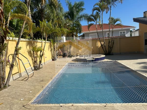 EXCELENTE CASA À VENDA PRÓXIMO A PORTARIA - MELVILLE - A/C: 460M2, 04 DORM (03 SUITE), PISCINA AQUECIDA, 06 VAGAS