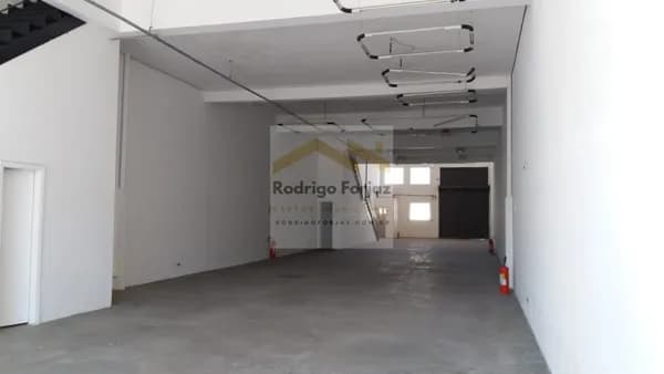 ARMAZÉM COMERCIAL / INDUSTRIAL LOCAÇÃO IMEDIATA ÓTIMO ESTADO - EXCELENTE LOCALIZAÇÃO ALPHAVILLE/SP, A/C: 800m², 01 DOCA