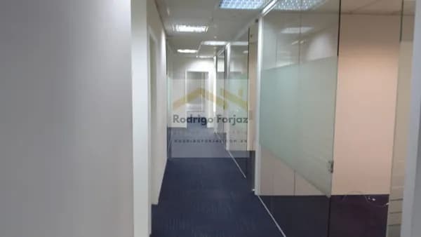 EXCELENTE SALA COMERCIAL LOCAÇÃO, A/C: 340m², C/ DIVISÓRIAS EM VIDRO, AR CONDICIONADO, LUMINÁRIAS, CARPETE, 06 VAGAS