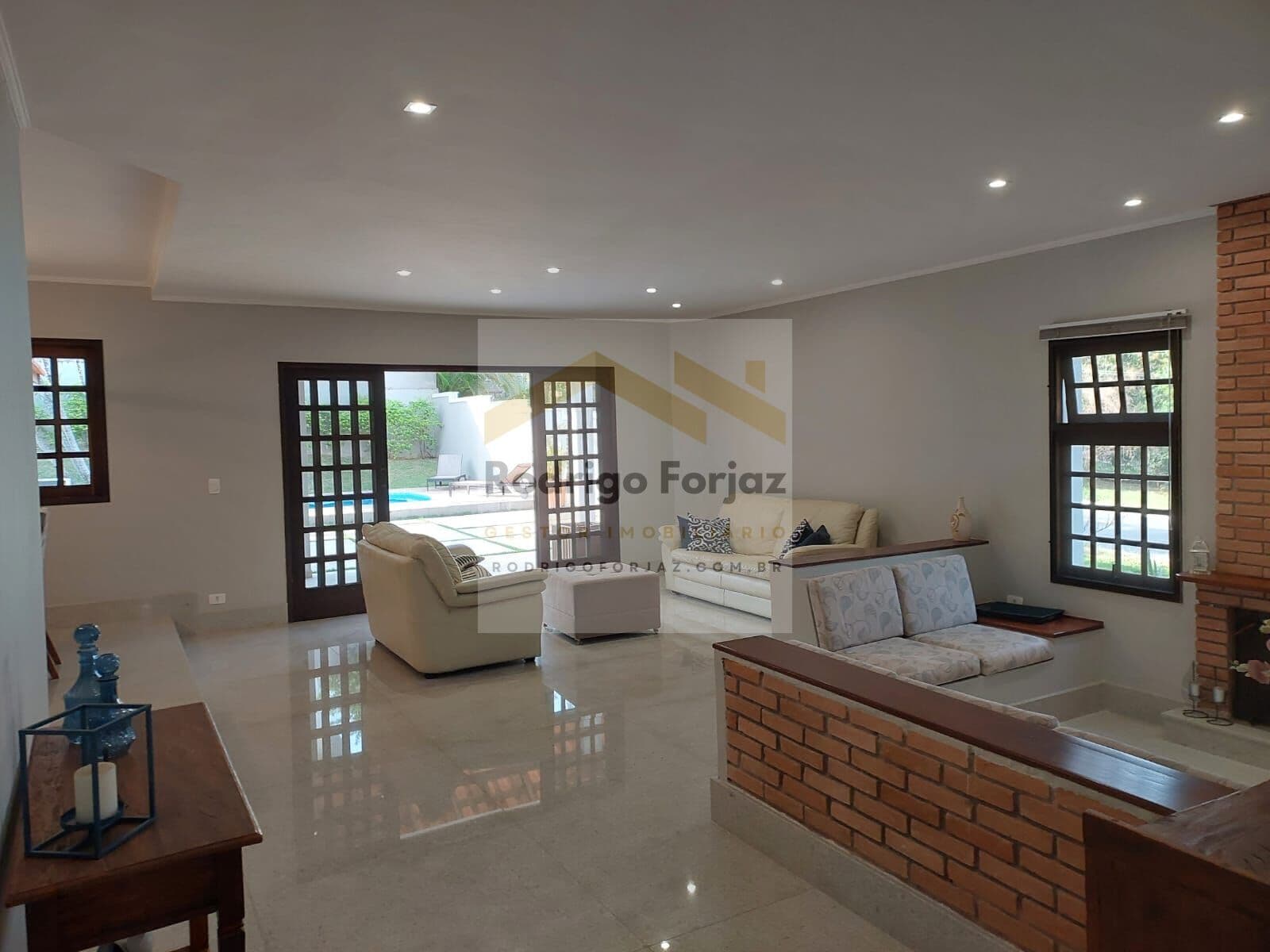 EXCELENTE CASA À VENDA RESIDENCIAL 12 – CASA ESQUINA 100% REFORMADA - A/T: 623m², A/C:407m², 04 Dorms (02 Suítes), 04 Vagas