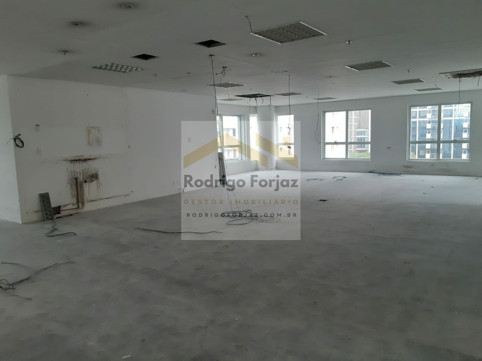 EXCELENTE SALA COMERCIAL LOCAÇÃO EDIFÍCIO MONTE CARLO TRADE CENTER - LOCALIZAÇÃO EXCELENTE - OPEN SPACE - A/C: 255m², 05 vagas