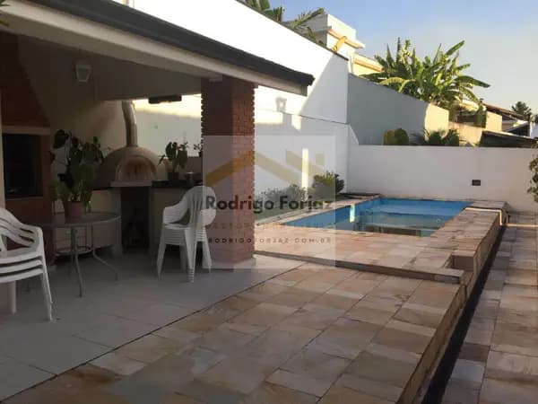 EXCELENTE CASA TÉRREA À VENDA (RETROFIT) - A/C: 286M² - 04 Dorms (02 Suites), Piscina - 06 Vagas