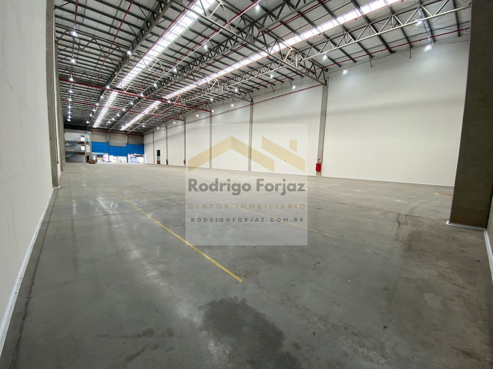 GALPÃO DISPONÍVEL P/ LOCAÇÃO - EM CONDOMÍNIO - A/C:5.326,52m², AFABRIL:4.531,64m², 06 Docas, PD 11m² em Arujá/SP