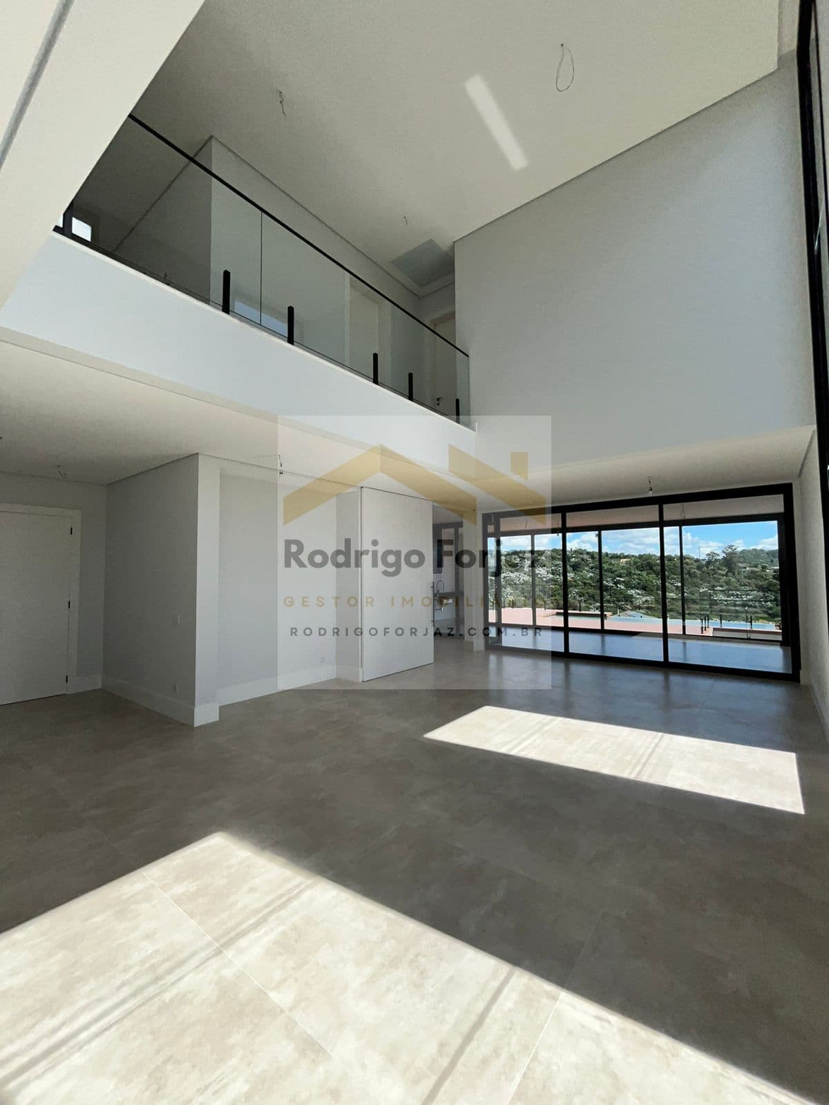 CASA À VENDA GÊNESIS 2-A/C:625m², A/T:490m²,04 dorms (04 suítes),Piscina suspensa,06 Vagas Cobertas