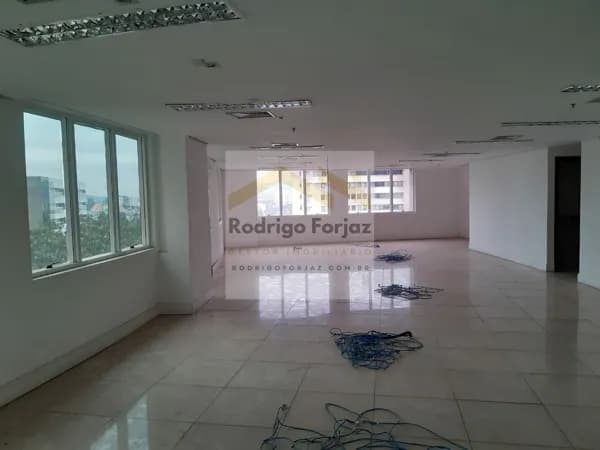 EXCELENTE SALA COMERCIAL NO CONDOMÍNIO STADIUM - EM FRENTE AO ALPHA SHOPPING E AO CENTRO COMERCIAL- 212 m², 8 vagas, 6 banheiros