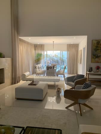 EXCELENTE CASA DE ESQUINA À VENDA RESIDENCIAL 11 - SEMI DECORADA A/C:382,10m2, A/T: 562,02m2 - 04 Dorms (02 suítes) - 04 Vagas
