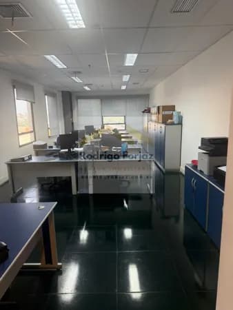 EXCELENTE SALA À VENDA - 100% MOBILIADA - ED.CEA I ALPHAVILLE/SP - A/C:113m², 02 Banheiros, 01 Copa, 02 Vagas