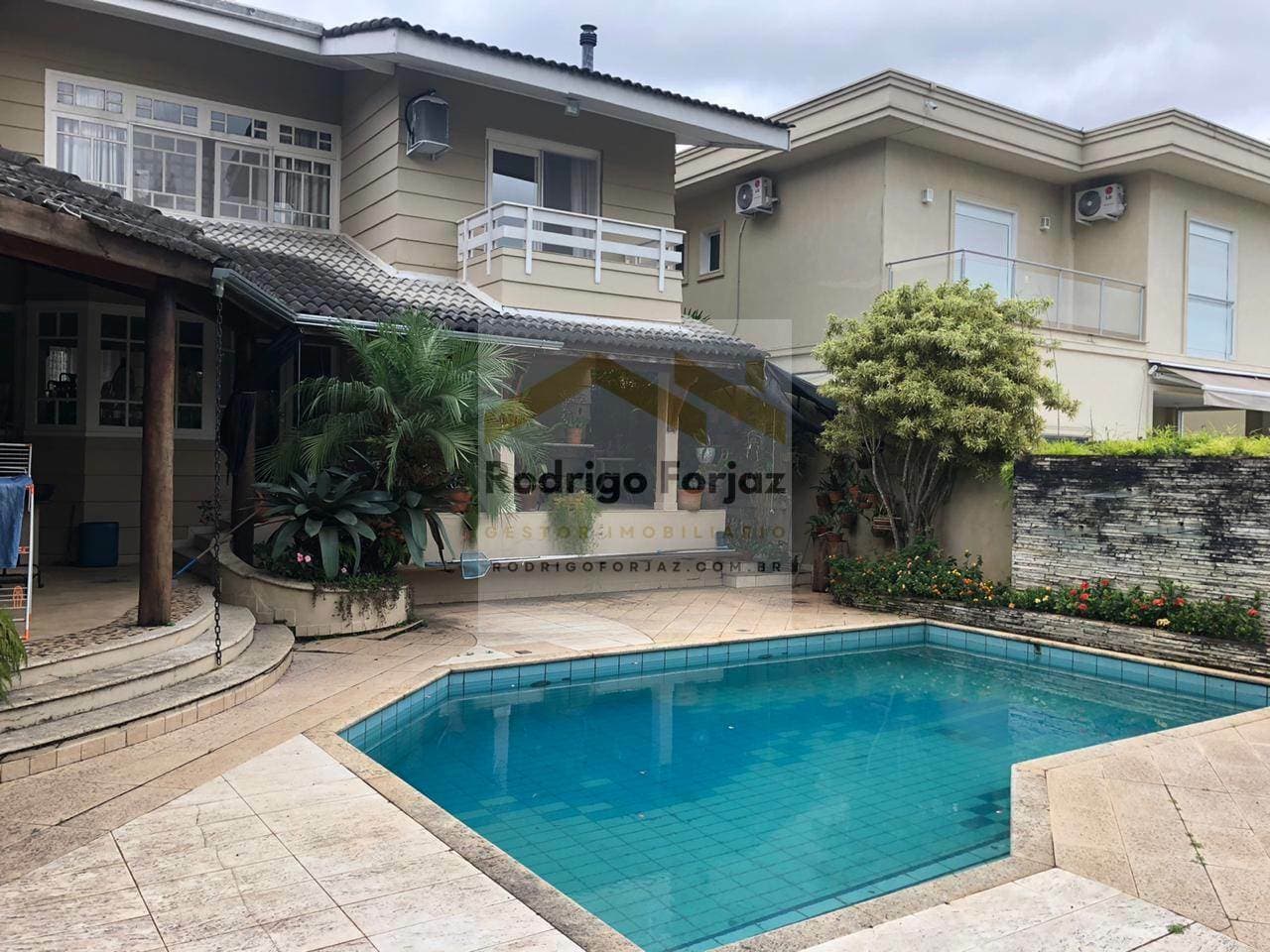EXCELENTE CASA À VENDA ALPHAVILLE RESIDENCIAL 10, A/C: 400m2, A/T: 510m², 04 Dorms (03 Suites), Piscina, 06 Vagas