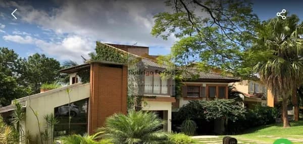 EXCELENTE CASA NO RESIDENCIAL 10 - 500m2 área construída, 640m2 área terreno, 04 Dorms (04 suítes) 04 Vagas